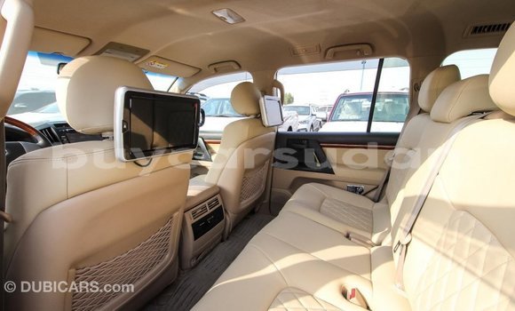 Buy Import Toyota Land Cruiser White Car in Import - Dubai in Al Jazirah State Buy Import Toyota Land Cruiser White Car in Import - Dubai in Al Jazirah State