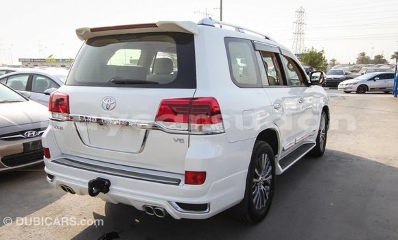 Buy Import Toyota Land Cruiser White Car in Import - Dubai in Al Jazirah State Buy Import Toyota Land Cruiser White Car in Import - Dubai in Al Jazirah State