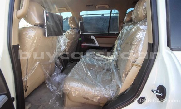 Buy Import Toyota Land Cruiser White Car in Import - Dubai in Al Jazirah State Buy Import Toyota Land Cruiser White Car in Import - Dubai in Al Jazirah State