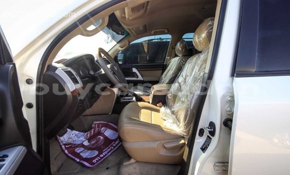 Buy Import Toyota Land Cruiser White Car in Import - Dubai in Al Jazirah State Buy Import Toyota Land Cruiser White Car in Import - Dubai in Al Jazirah State