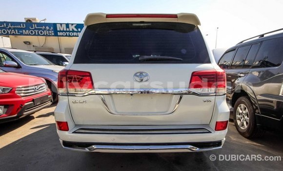 Buy Import Toyota Land Cruiser White Car in Import - Dubai in Al Jazirah State Buy Import Toyota Land Cruiser White Car in Import - Dubai in Al Jazirah State