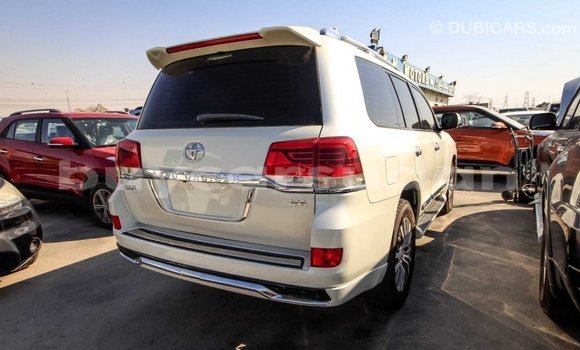 Buy Import Toyota Land Cruiser White Car in Import - Dubai in Al Jazirah State Buy Import Toyota Land Cruiser White Car in Import - Dubai in Al Jazirah State