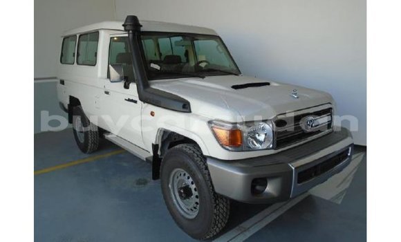 Buy Import Abarth 595 White Car in Import - Dubai in Al Jazirah State