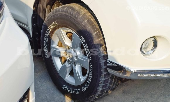 Acheter Import Voiture Toyota Prado Blanc à Import - Dubai, État d'Al Jazirah Acheter Import Voiture Toyota Prado Blanc à Import - Dubai, État d'Al Jazirah