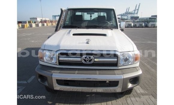 Buy Import Toyota Land Cruiser White Car in Import - Dubai in Al Jazirah State Buy Import Toyota Land Cruiser White Car in Import - Dubai in Al Jazirah State