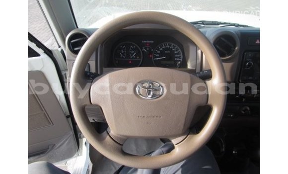 Buy Import Toyota Land Cruiser White Car in Import - Dubai in Al Jazirah State Buy Import Toyota Land Cruiser White Car in Import - Dubai in Al Jazirah State