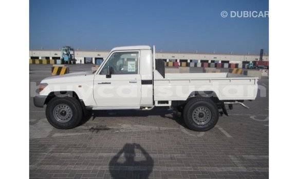 Buy Import Toyota Land Cruiser White Car in Import - Dubai in Al Jazirah State Buy Import Toyota Land Cruiser White Car in Import - Dubai in Al Jazirah State