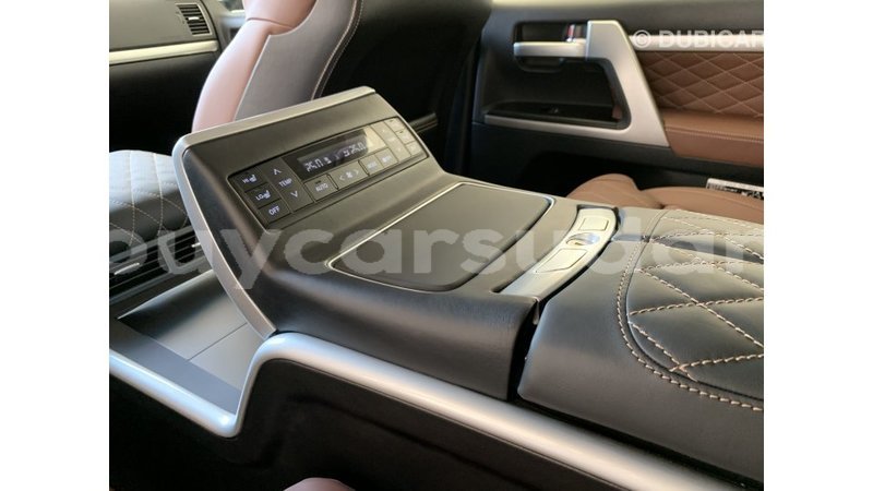 Big with watermark toyota land cruiser al jazirah state import dubai 1548