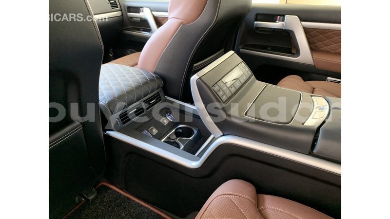 Big with watermark toyota land cruiser al jazirah state import dubai 1548