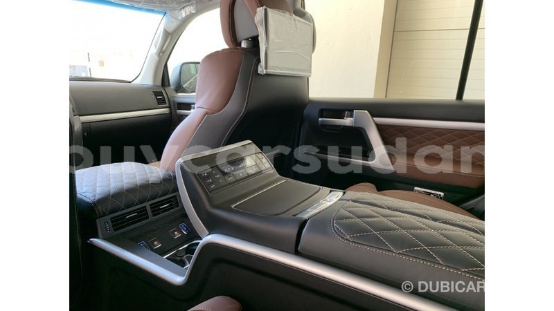 Big with watermark toyota land cruiser al jazirah state import dubai 1548