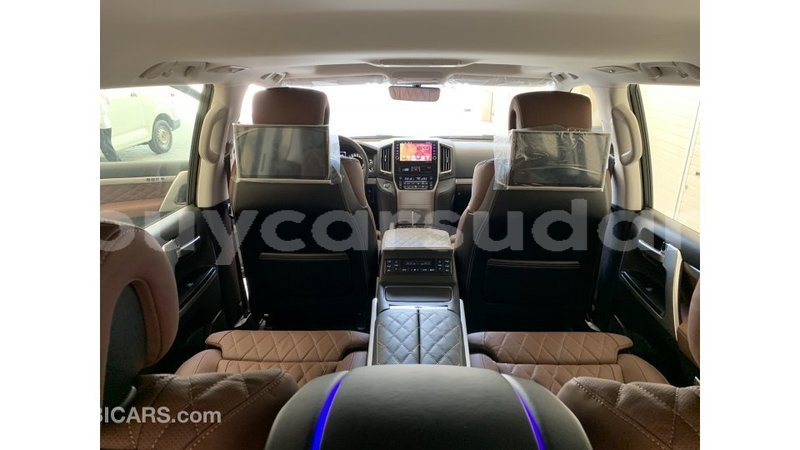 Big with watermark toyota land cruiser al jazirah state import dubai 1548