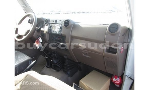 Buy Import Toyota Land Cruiser White Car in Import - Dubai in Al Jazirah State Buy Import Toyota Land Cruiser White Car in Import - Dubai in Al Jazirah State