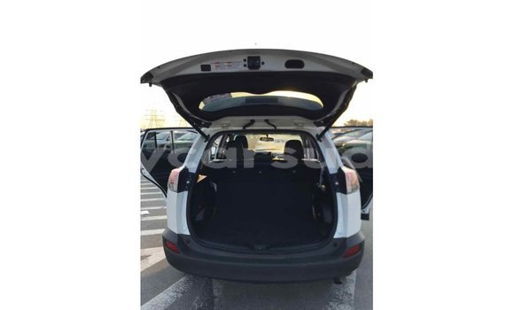 Buy Import Toyota HiAce White Truck in Import - Dubai in Al Jazirah State Buy Import Toyota HiAce White Truck in Import - Dubai in Al Jazirah State