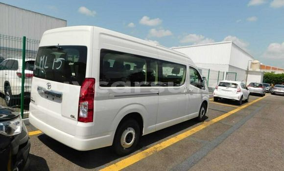 Buy Used Toyota Hiace White Car in Doka in al-Qadarif Buy Used Toyota Hiace White Car in Doka in al-Qadarif