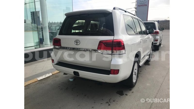 Big with watermark toyota land cruiser al jazirah state import dubai 1572