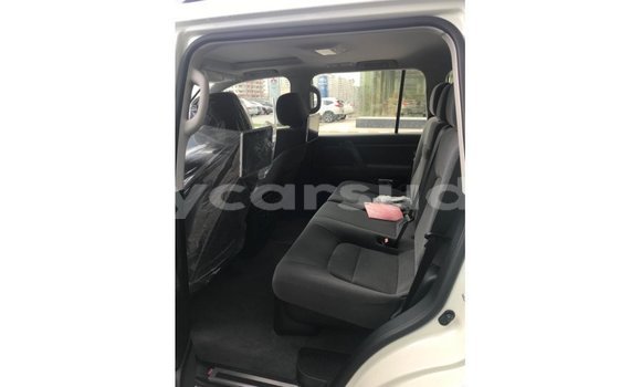 Buy Import Toyota Land Cruiser White Car in Import - Dubai in Al Jazirah State Buy Import Toyota Land Cruiser White Car in Import - Dubai in Al Jazirah State