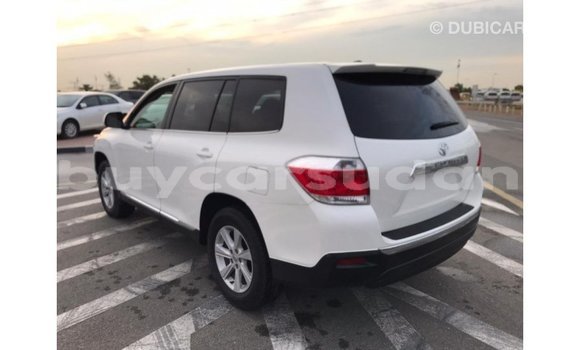 Buy Import Toyota Highlander White Car in Import - Dubai in Al Jazirah State Buy Import Toyota Highlander White Car in Import - Dubai in Al Jazirah State