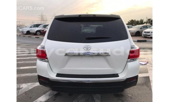 Buy Import Toyota Highlander White Car in Import - Dubai in Al Jazirah State Buy Import Toyota Highlander White Car in Import - Dubai in Al Jazirah State