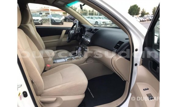 Buy Import Toyota Highlander White Car in Import - Dubai in Al Jazirah State Buy Import Toyota Highlander White Car in Import - Dubai in Al Jazirah State