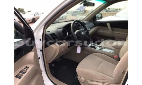 Buy Import Toyota Highlander White Car in Import - Dubai in Al Jazirah State Buy Import Toyota Highlander White Car in Import - Dubai in Al Jazirah State