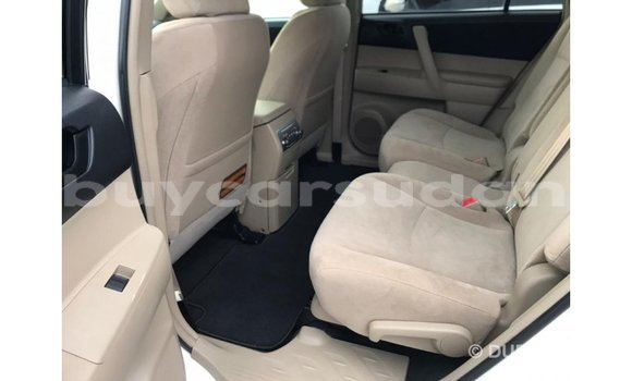 Buy Import Toyota Highlander White Car in Import - Dubai in Al Jazirah State Buy Import Toyota Highlander White Car in Import - Dubai in Al Jazirah State