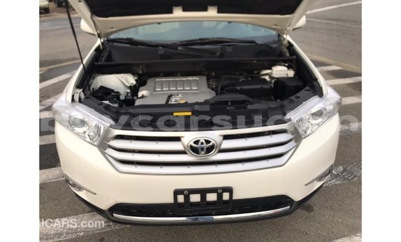 Buy Import Toyota Highlander White Car in Import - Dubai in Al Jazirah State Buy Import Toyota Highlander White Car in Import - Dubai in Al Jazirah State