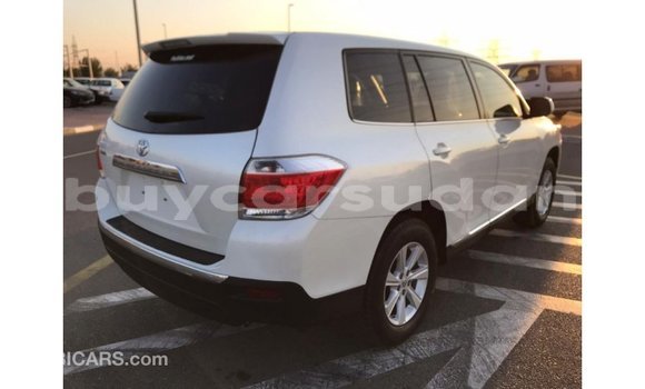 Buy Import Toyota Highlander White Car in Import - Dubai in Al Jazirah State Buy Import Toyota Highlander White Car in Import - Dubai in Al Jazirah State
