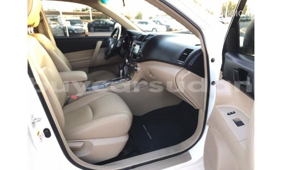 Buy Import Toyota Highlander White Car in Import - Dubai in Al Jazirah State Buy Import Toyota Highlander White Car in Import - Dubai in Al Jazirah State
