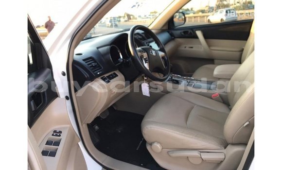 Buy Import Toyota Highlander White Car in Import - Dubai in Al Jazirah State Buy Import Toyota Highlander White Car in Import - Dubai in Al Jazirah State