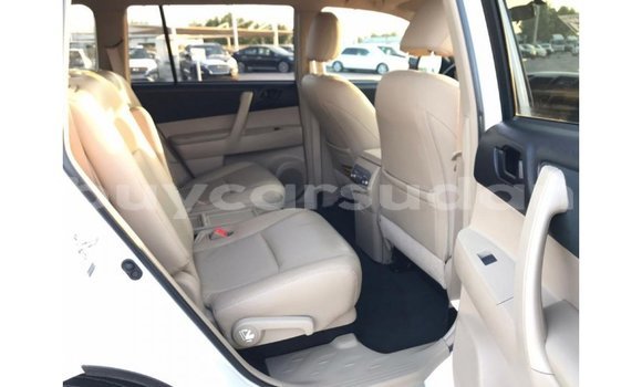 Buy Import Toyota Highlander White Car in Import - Dubai in Al Jazirah State Buy Import Toyota Highlander White Car in Import - Dubai in Al Jazirah State