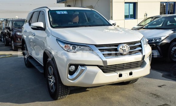 Acheter Import Voiture Toyota Fortuner Blanc à Import - Dubai, État d'Al Jazirah Acheter Import Voiture Toyota Fortuner Blanc à Import - Dubai, État d'Al Jazirah
