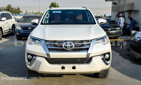 Acheter Import Voiture Toyota Fortuner Blanc à Import - Dubai, État d'Al Jazirah Acheter Import Voiture Toyota Fortuner Blanc à Import - Dubai, État d'Al Jazirah