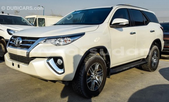 Acheter Import Voiture Toyota Fortuner Blanc à Import - Dubai, État d'Al Jazirah Acheter Import Voiture Toyota Fortuner Blanc à Import - Dubai, État d'Al Jazirah