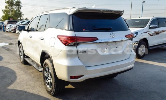 Acheter Import Voiture Toyota Fortuner Blanc à Import - Dubai, État d'Al Jazirah Acheter Import Voiture Toyota Fortuner Blanc à Import - Dubai, État d'Al Jazirah