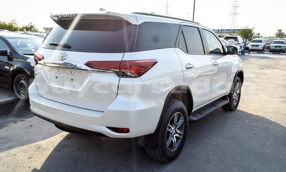 Acheter Import Voiture Toyota Fortuner Blanc à Import - Dubai, État d'Al Jazirah Acheter Import Voiture Toyota Fortuner Blanc à Import - Dubai, État d'Al Jazirah