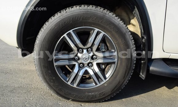 Acheter Import Voiture Toyota Fortuner Blanc à Import - Dubai, État d'Al Jazirah Acheter Import Voiture Toyota Fortuner Blanc à Import - Dubai, État d'Al Jazirah