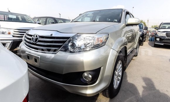 Acheter Import Voiture Toyota Fortuner Autre à Import - Dubai, État d'Al Jazirah Acheter Import Voiture Toyota Fortuner Autre à Import - Dubai, État d'Al Jazirah
