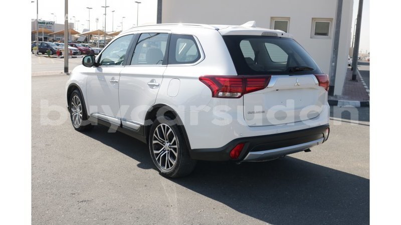 Big with watermark mitsubishi outlander al jazirah state import dubai 1664