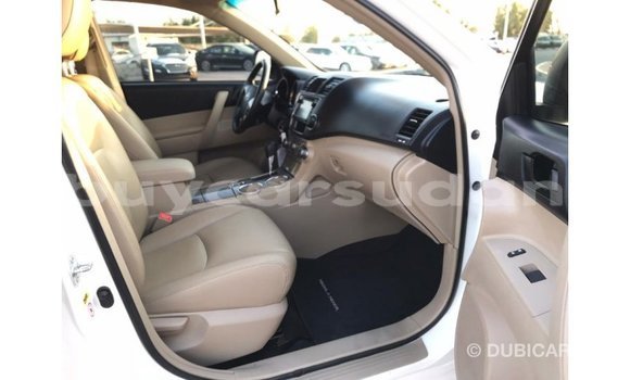 Buy Import Toyota Highlander White Car in Import - Dubai in Al Jazirah State Buy Import Toyota Highlander White Car in Import - Dubai in Al Jazirah State