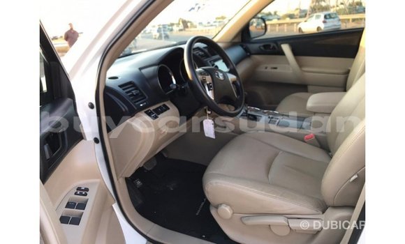 Buy Import Toyota Highlander White Car in Import - Dubai in Al Jazirah State Buy Import Toyota Highlander White Car in Import - Dubai in Al Jazirah State