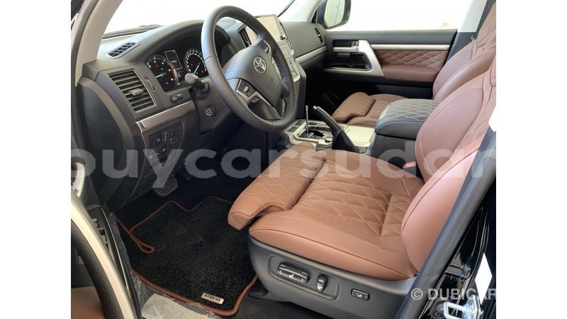 Big with watermark toyota land cruiser al jazirah state import dubai 1682