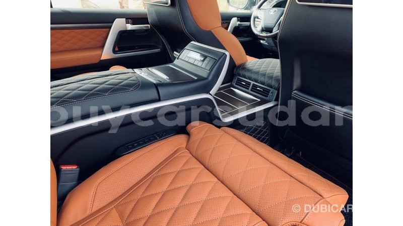 Big with watermark toyota land cruiser al jazirah state import dubai 1685