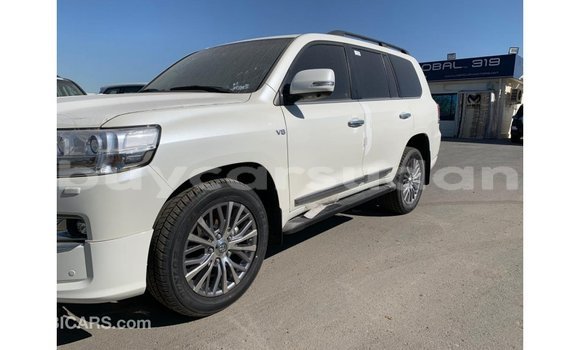 Buy Import Toyota Land Cruiser White Car in Import - Dubai in Al Jazirah State Buy Import Toyota Land Cruiser White Car in Import - Dubai in Al Jazirah State