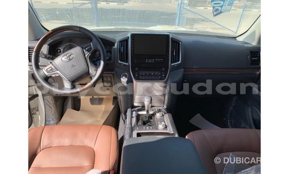 Buy Import Toyota Land Cruiser White Car in Import - Dubai in Al Jazirah State Buy Import Toyota Land Cruiser White Car in Import - Dubai in Al Jazirah State