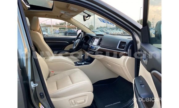 Buy Import Toyota Highlander Green Car in Import - Dubai in Al Jazirah State Buy Import Toyota Highlander Green Car in Import - Dubai in Al Jazirah State