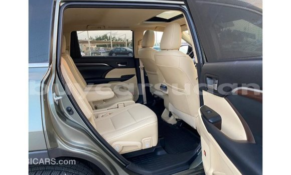 Buy Import Toyota Highlander Green Car in Import - Dubai in Al Jazirah State Buy Import Toyota Highlander Green Car in Import - Dubai in Al Jazirah State