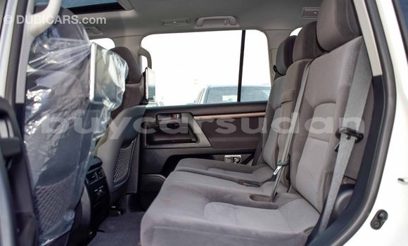 Buy Import Toyota Land Cruiser White Car in Import - Dubai in Al Jazirah State Buy Import Toyota Land Cruiser White Car in Import - Dubai in Al Jazirah State