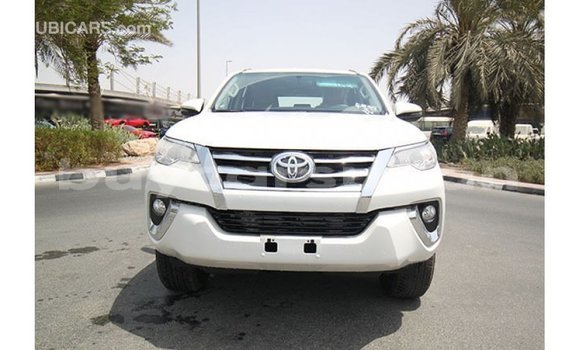 Acheter Import Voiture Toyota Fortuner Blanc à Import - Dubai, État d'Al Jazirah Acheter Import Voiture Toyota Fortuner Blanc à Import - Dubai, État d'Al Jazirah