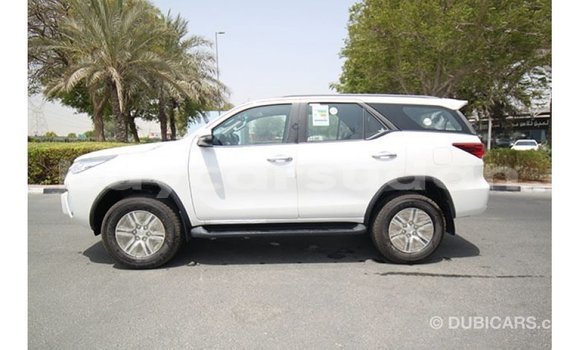 Acheter Import Voiture Toyota Fortuner Blanc à Import - Dubai, État d'Al Jazirah Acheter Import Voiture Toyota Fortuner Blanc à Import - Dubai, État d'Al Jazirah