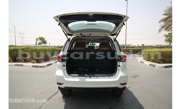 Acheter Import Voiture Toyota Fortuner Blanc à Import - Dubai, État d'Al Jazirah Acheter Import Voiture Toyota Fortuner Blanc à Import - Dubai, État d'Al Jazirah